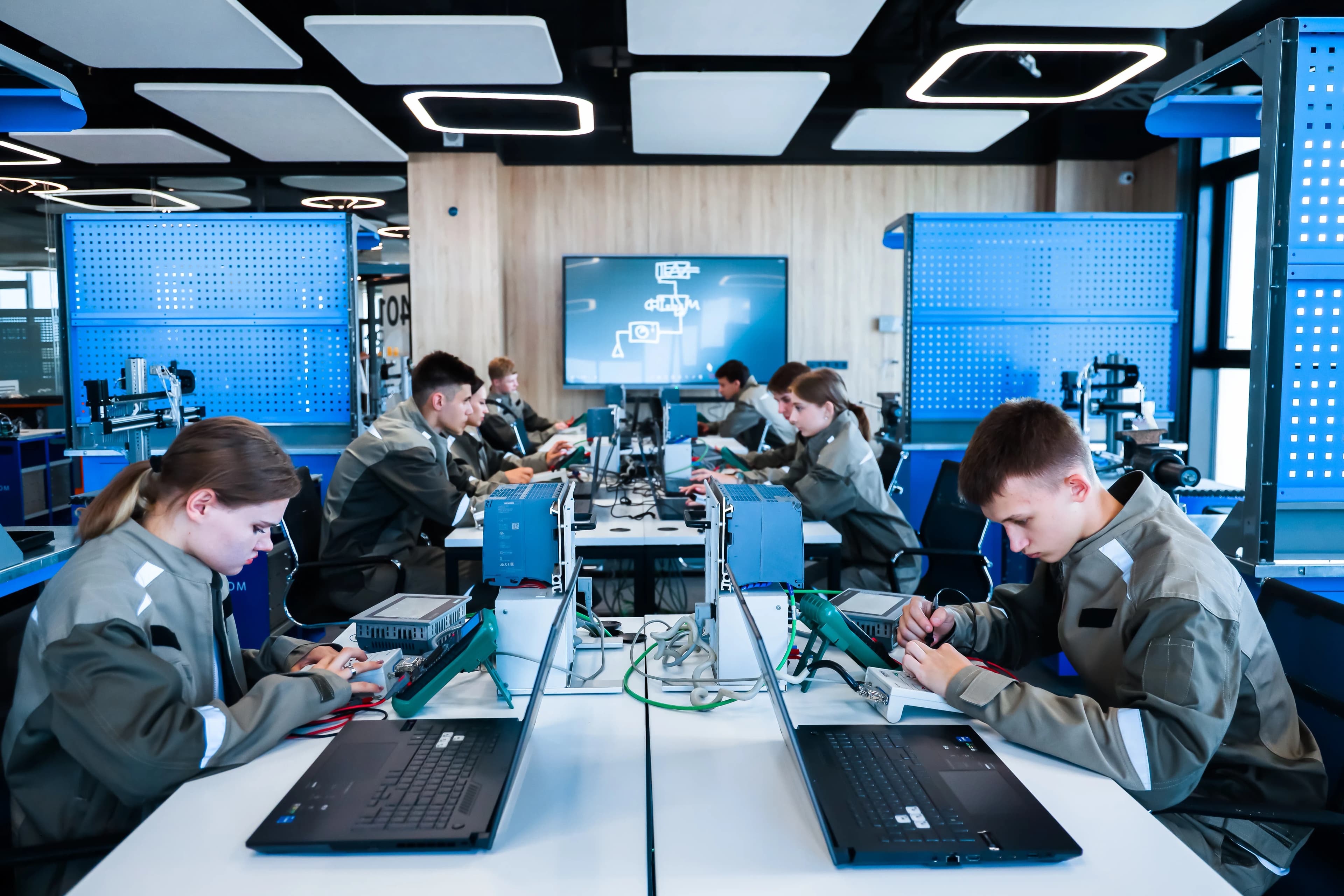 Робототехника и мехатронные системы