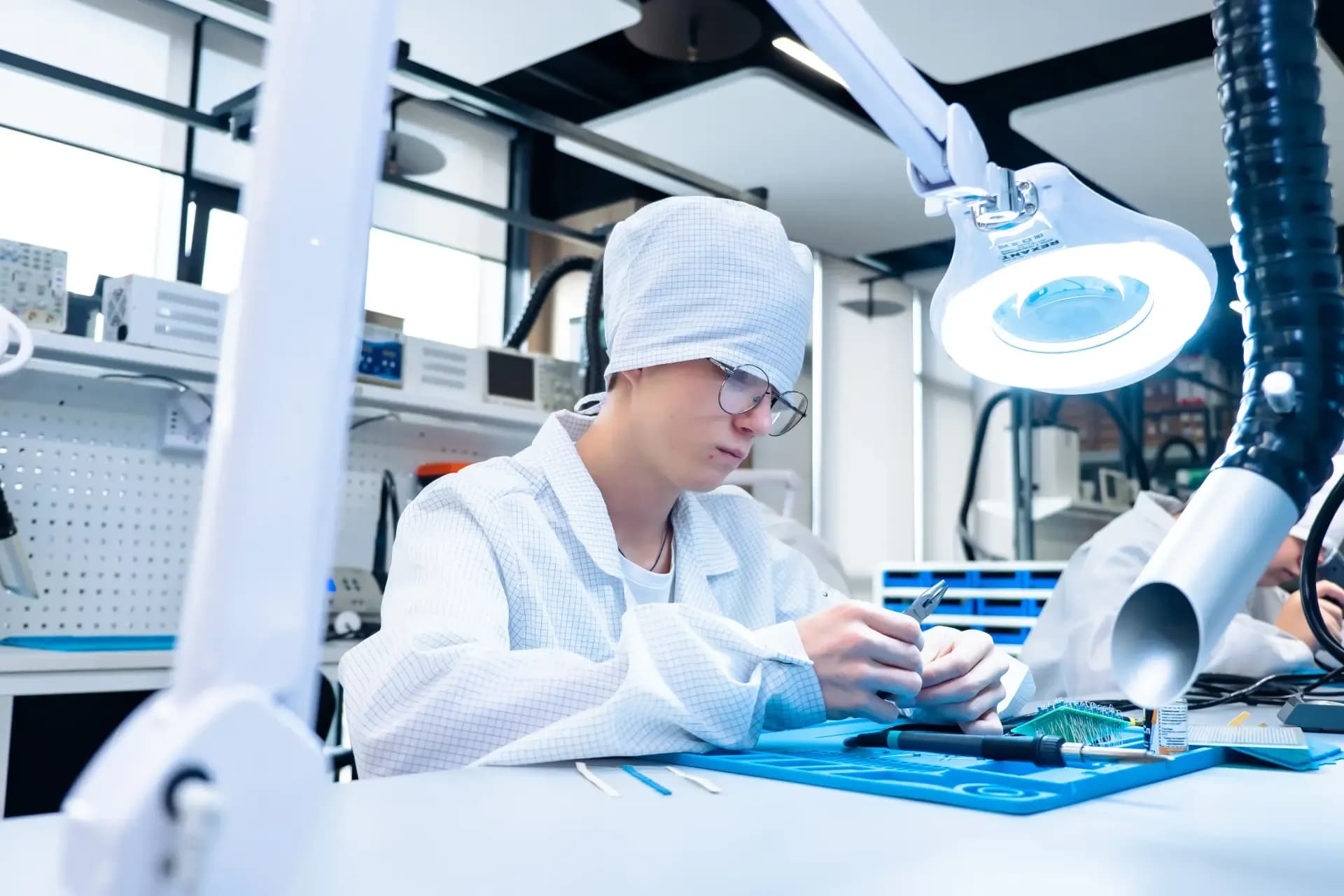 Сборка, пайка и настройка электронных устройств 